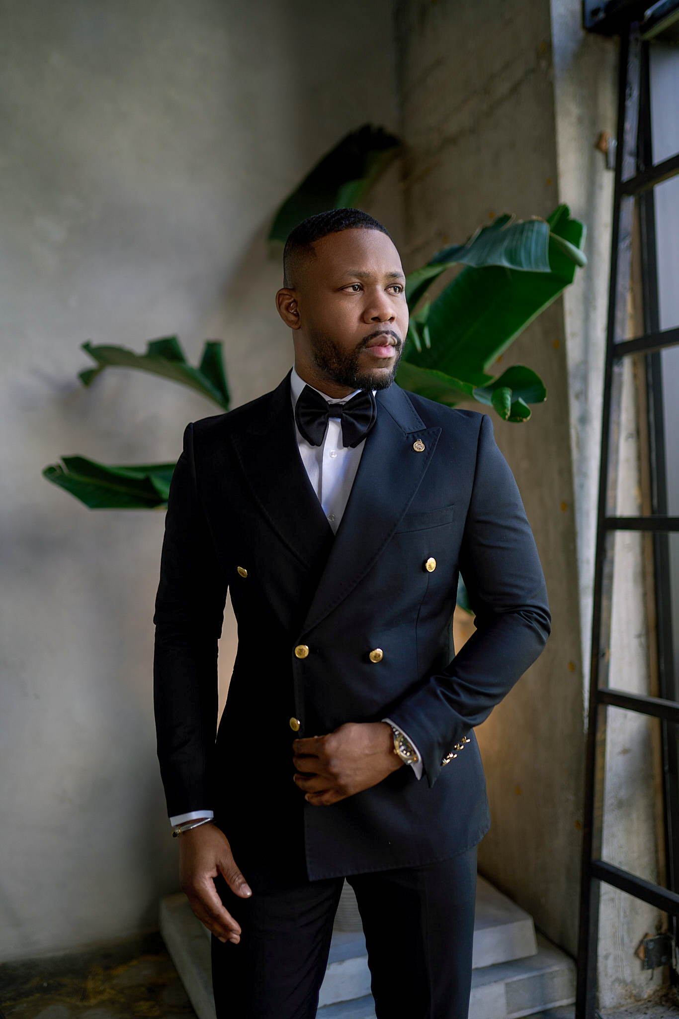 Groomsmen: Black Gold Double Breasted Suit | Richmenlooks