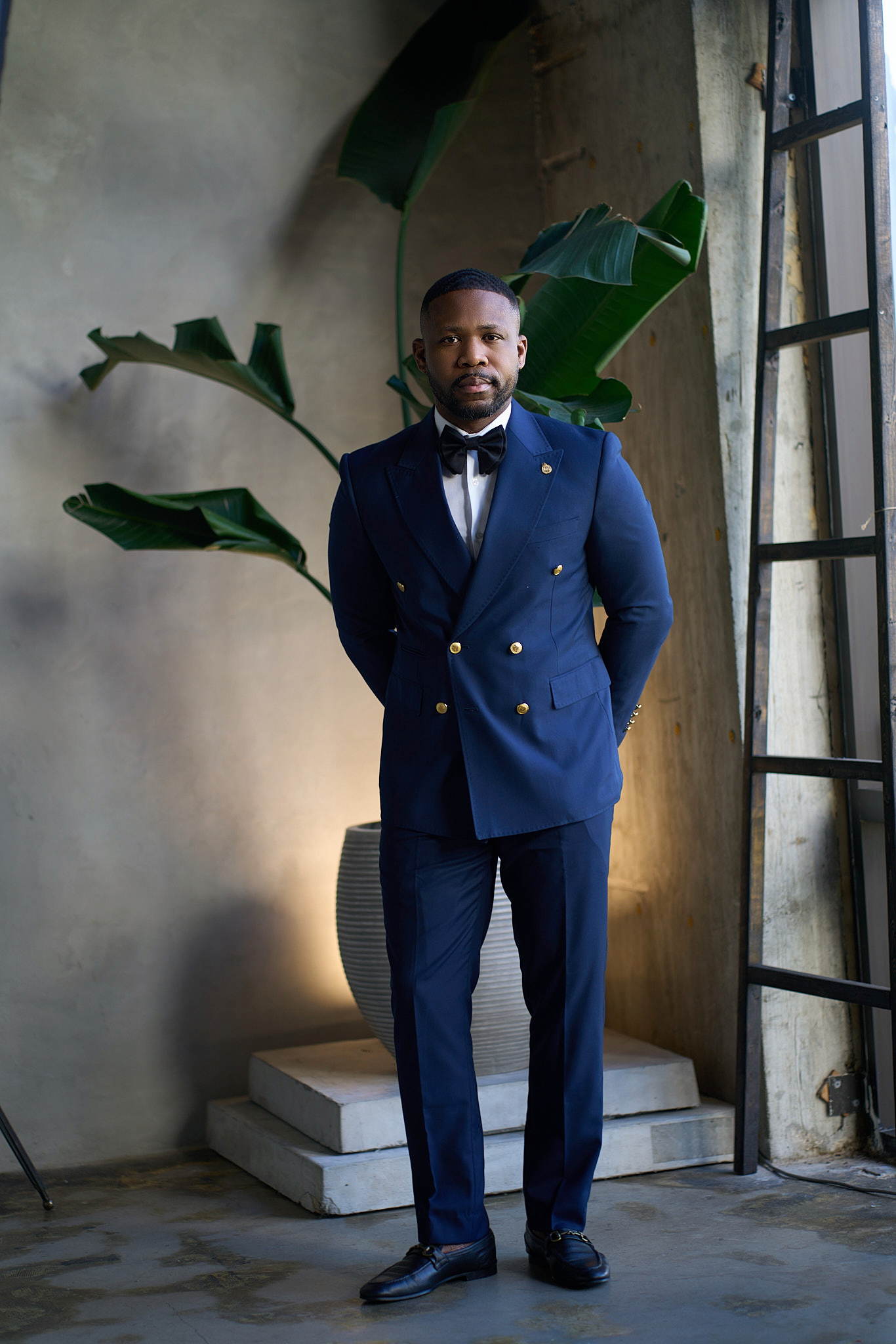 Groomsmen: Navy Gold Double Breasted Suit | Richmenlooks
