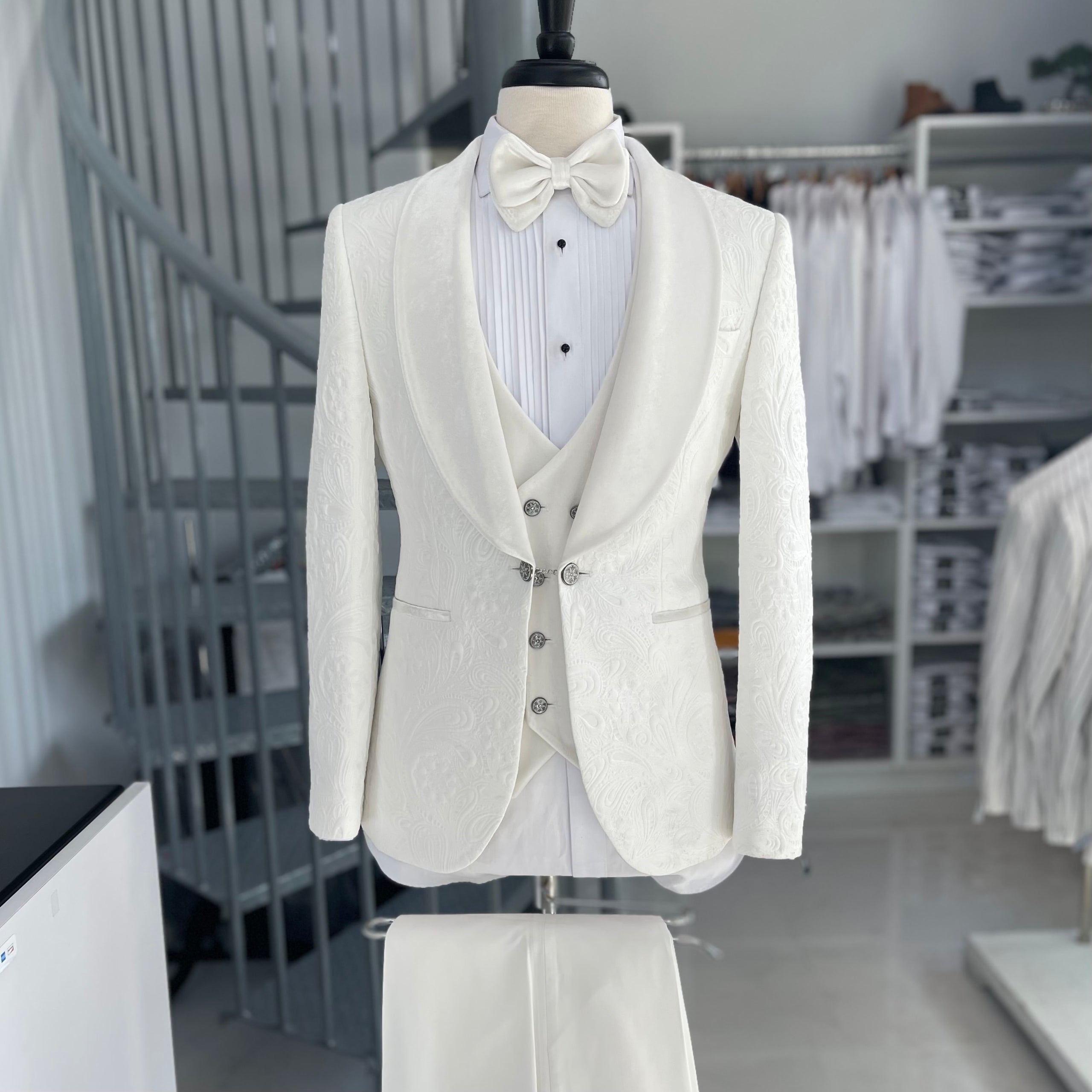 RML Rich Ivory Off White Velvet Tuxedo | Richmenlooks